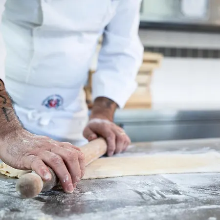 Ecohotel Ristorante Milano 博尔戈阿莫扎诺