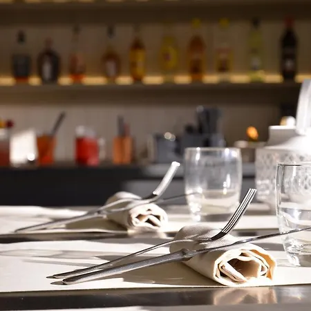 Hotel Ecohotel Ristorante Milano 3*