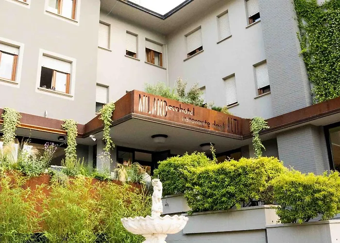 酒店 Ecohotel Ristorante Milano 博尔戈阿莫扎诺